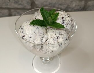 Мороженое с шоколадной крошкой "Страчателла"