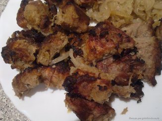 Шашлык в духовке на "луковой подушке"