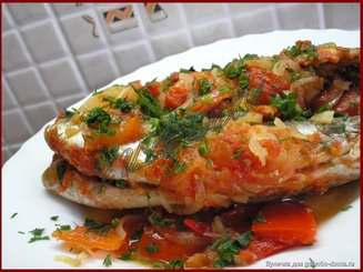 Рыба запеченая с овощами Лечо