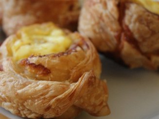 Закусочные пирожки с курицей и сыром
