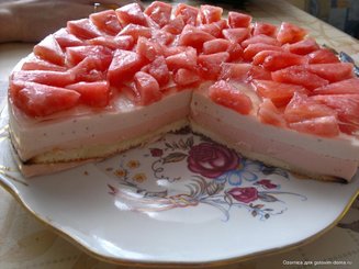 Арбузно-йогуртовый торт с творожным сыром
