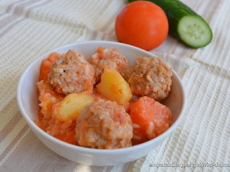 Юварлакя коккинисто (тефтели в соусе)