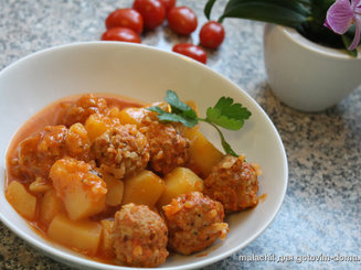 Юварлакя коккинисто (тефтели в соусе)