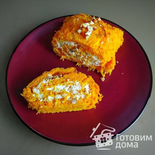 Морковный апельсиновый рулет с миндалем