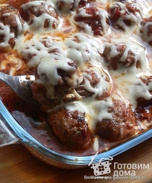 Мясные фрикадельки в остром томатном соусе под сыром