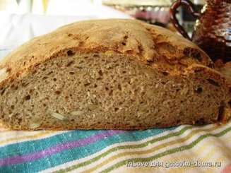 Хлеб со смешанной мукой и семечками на ржаной закваске