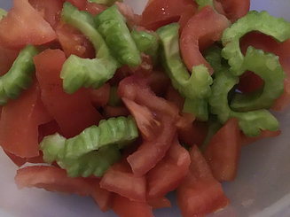 Салат с момордикой( гоя, горькая дыня)