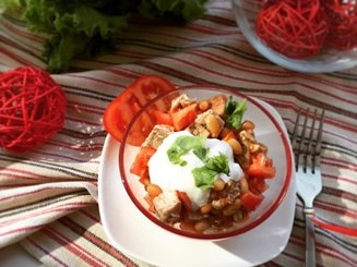 Салат фасолевый с мясом.