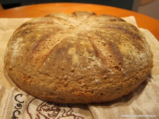 Деревенский ржаной хлеб на дрожжах