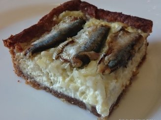 Ржаной пирог с килькой
