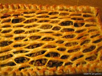 Слоеный пирог с печенью, рисом и грибами