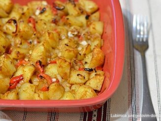 Печенный картофель с болгарским перцем и луком