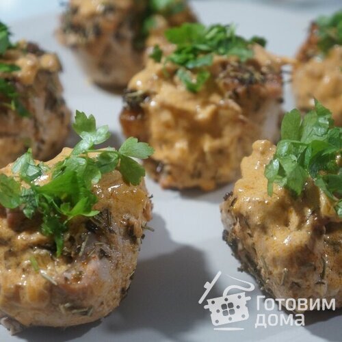 Мясные мешочки с помидорами и моцареллой