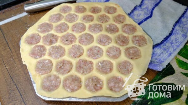 Секреты вкусных пельменей: идеальное тесто и сочная начинка фото к рецепту 3