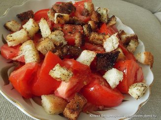 Салат из помидоров с прованскими крутонами