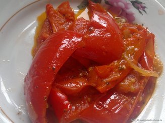 Тёплый салат из перцев и помидор