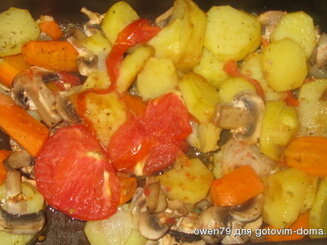 Картошка, запеченная с овощами