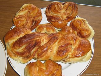 Коса с сахаром и корицей