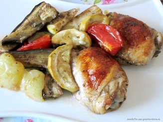 Курица запеченная с овощами