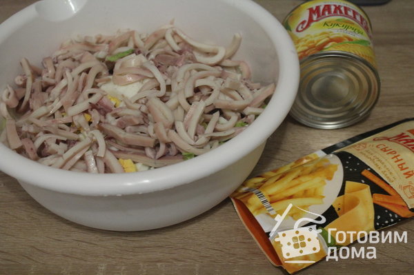 Салат с кальмарами и сырным соусом фото к рецепту 2