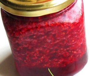 Сырое варенье из черной смородины
