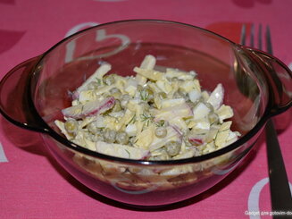 Салат из редиса с сыром и яйцами