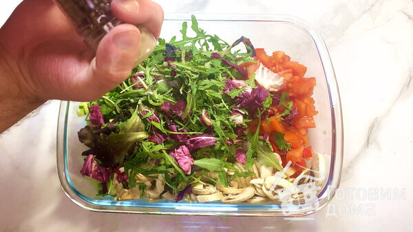 Весенний салат с сырыми шампиньонами фото к рецепту 6