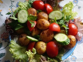Молодой картофель, запеченный в мультиварке