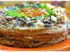 Постный блинный торт с грибами и яблочным соусом