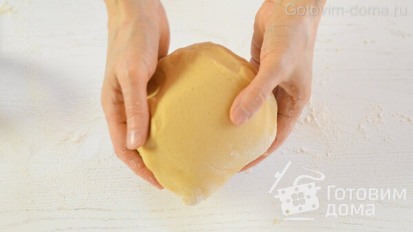 Песочный пирог с яблоками: нежный десерт со сметанным кремом (Фото)