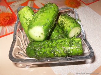 Солёные огурцы в пакете (экспресс-вариант, сухой посол)