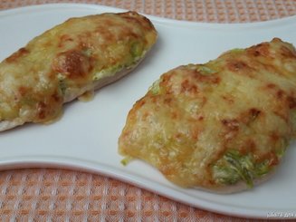 Куриное филе под кабачковой шубой