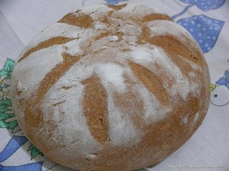 Деревенский ржаной хлеб на дрожжах
