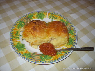 Картофельные шарики с фаршем и томатным соусом
