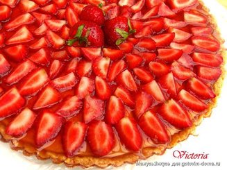 Творожный пирог с желированной клубникой