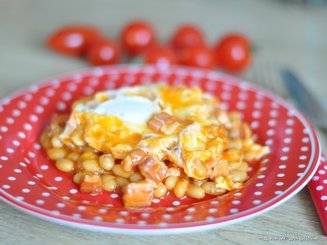 Запечённая фасоль с яйцом