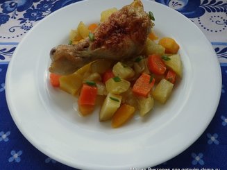 Курица с овощами, запечённая в духовке