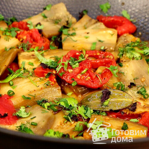 Ароматная закуска из баклажан и томатов.