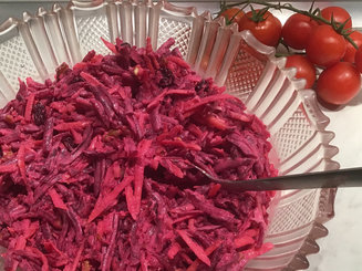 Свекольно-морковный салат с яблоками