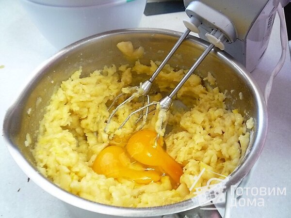 Торт с профитролями из заварного теста, с морепродуктами и майонезом ТМ &quot;Махеевъ&quot; фото к рецепту 3