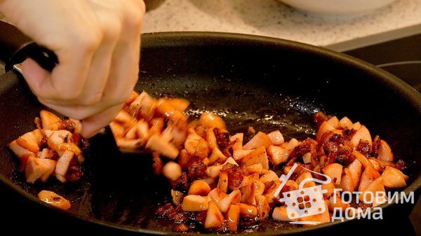 Пирог с сосисками, беконом и фасолью фото к рецепту 8