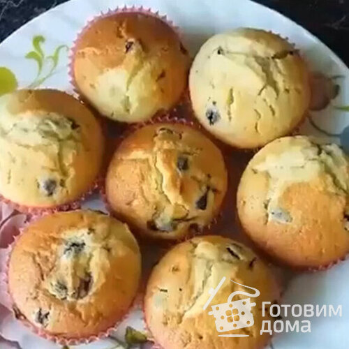 Кексы (маффины) с черной смородиной