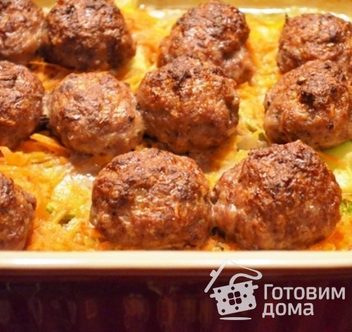 Нежные мясные шарики с кабачком в духовке.
