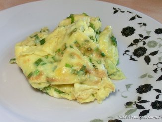 Яичница с зеленым луком