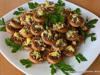 Сушки, запеченные с мясным фаршем