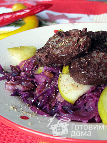 Рождественский теплый салат с кровяными колбасками фото к рецепту 1
