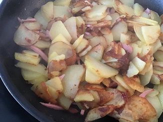 Картофель, жареный с беконом