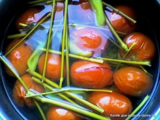 Быстрые маринованные помидоры