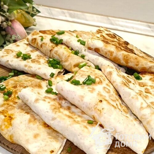 Лаваш с яйцом, помидором и сыром