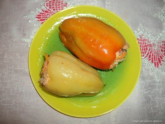Перец, фаршированный мясной начинкой